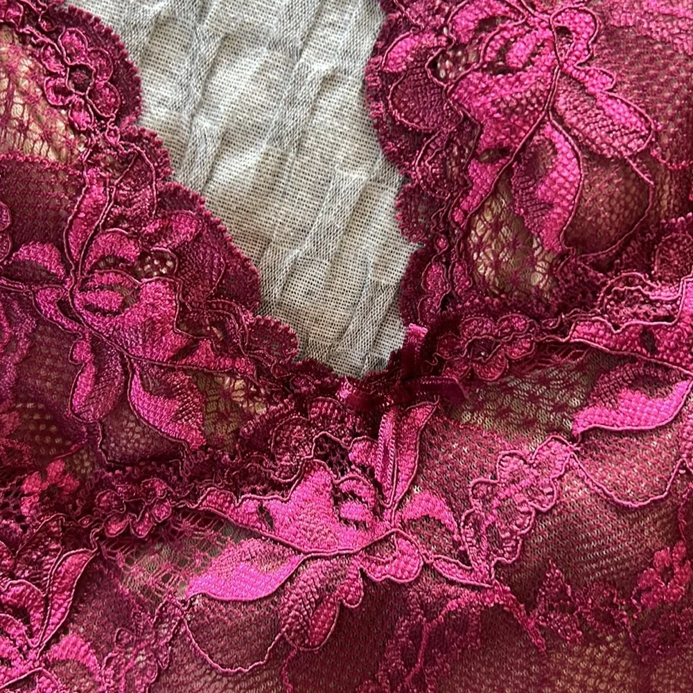 S wine colored deep V lace halter like new - Picture 7 of 9